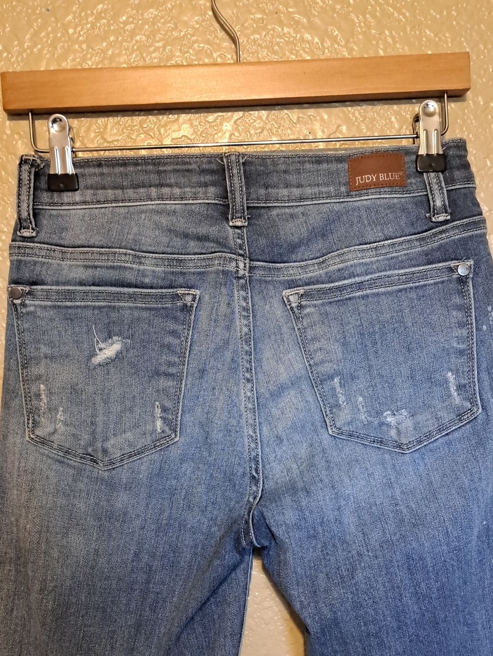 Judy Blue Medium Wash Distressed Skinny Jeans. Size 7/28. - Picture 4 of 13